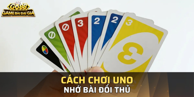 Hãy quan sát và cố gắng dự đoán bài đối thủ còn lại